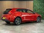 Volvo V40 T2 Edition+ Automaat | Dealer onderhouden | Stoelverwarming | LED Koplampen | Regensensor | Cruise Control | Bluetooth telefoon en Audiostreaming | Audiobediening op stuurwiel | Volledig digitaal TFT instrumentenpaneel met 3 instellingen | Electronic Climate Control L+R | Elektrisch inklapbare buitenspiegels | Automatisch dimmende binnenspiegel | Parkeersensoren achter | Elektrische ramen voor en achter | 16 Inch | Dynamic Textiel charcoal bekleding met wit stiksel | Volvo On Call met mobiele App functie | Fusion Red Metallic |