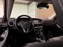 Volvo V40 T2 Edition+ Automaat | Dealer onderhouden | Stoelverwarming | LED Koplampen | Regensensor | Cruise Control | Bluetooth telefoon en Audiostreaming | Audiobediening op stuurwiel | Volledig digitaal TFT instrumentenpaneel met 3 instellingen | Electronic Climate Control L+R | Elektrisch inklapbare buitenspiegels | Automatisch dimmende binnenspiegel | Parkeersensoren achter | Elektrische ramen voor en achter | 16 Inch | Dynamic Textiel charcoal bekleding met wit stiksel | Volvo On Call met mobiele App functie | Fusion Red Metallic |