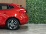 Volvo V40 T2 Edition+ Automaat | Dealer onderhouden | Stoelverwarming | LED Koplampen | Regensensor | Cruise Control | Bluetooth telefoon en Audiostreaming | Audiobediening op stuurwiel | Volledig digitaal TFT instrumentenpaneel met 3 instellingen | Electronic Climate Control L+R | Elektrisch inklapbare buitenspiegels | Automatisch dimmende binnenspiegel | Parkeersensoren achter | Elektrische ramen voor en achter | 16 Inch | Dynamic Textiel charcoal bekleding met wit stiksel | Volvo On Call met mobiele App functie | Fusion Red Metallic |