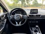 Mazda 3 2.0 Skylease NL-Auto, Dealer Ondh., Navigatie, Apple Carplay / Android Auto, Trekhaak, A.Rij-Camera, Trekhaak, Cruise Controle, Climate Controle 2 zone.
