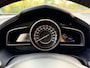 Mazda 3 2.0 Skylease NL-Auto, Dealer Ondh., Navigatie, Apple Carplay / Android Auto, Trekhaak, A.Rij-Camera, Trekhaak, Cruise Controle, Climate Controle 2 zone.