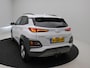 Hyundai Kona 1.6 GDI HEV Premium / Trekhaak / Lederen bekleding / HUD Display / Navigatie / Adaptieve Cruise Control / Elektrisch stoel voor / Stoel verwarming & koeling voor / 1ste eigenaar / NL Auto / Dealeronderhouden/