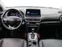 Hyundai Kona 1.6 GDI HEV Premium / Trekhaak / Lederen bekleding / HUD Display / Navigatie / Adaptieve Cruise Control / Elektrisch stoel voor / Stoel verwarming & koeling voor / 1ste eigenaar / NL Auto / Dealeronderhouden/