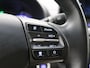 Hyundai Kona 1.6 GDI HEV Premium / Trekhaak / Lederen bekleding / HUD Display / Navigatie / Adaptieve Cruise Control / Elektrisch stoel voor / Stoel verwarming & koeling voor / 1ste eigenaar / NL Auto / Dealeronderhouden/
