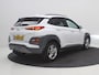 Hyundai Kona 1.6 GDI HEV Premium / Trekhaak / Lederen bekleding / HUD Display / Navigatie / Adaptieve Cruise Control / Elektrisch stoel voor / Stoel verwarming & koeling voor / 1ste eigenaar / NL Auto / Dealeronderhouden/