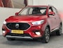 MG MG ZS 1.5 106 PK LEDER CRUISE CONTROL NAVIGATIE 360 CAMERA APPLE CARPLAY/ANDROID RIJSTROOKSENSOREN DODEHOEKSENSOREN 17" LM VELGEN IN ZEER NETTE STAAT !!