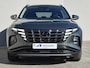 Hyundai Tucson 1.6 T-GDI PHEV Comfort Smart 4WD / SOH 100% / Dealer onderhouden / Fabrieksgarantie tot 05-2027 / Trekgewicht 1350 kg / Stuur- & Stoelverwarming / Achteruitrijcamera / Adaptief cruise control / Apple Carplay Android Auto / Keyless Entry/Start /