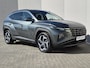 Hyundai Tucson 1.6 T-GDI PHEV Comfort Smart 4WD / SOH 100% / Dealer onderhouden / Fabrieksgarantie tot 05-2027 / Trekgewicht 1350 kg / Stuur- & Stoelverwarming / Achteruitrijcamera / Adaptief cruise control / Apple Carplay Android Auto / Keyless Entry/Start /