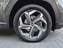 Hyundai Tucson 1.6 T-GDI PHEV Comfort Smart 4WD / SOH 100% / Dealer onderhouden / Fabrieksgarantie tot 05-2027 / Trekgewicht 1350 kg / Stuur- & Stoelverwarming / Achteruitrijcamera / Adaptief cruise control / Apple Carplay Android Auto / Keyless Entry/Start /