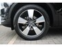 Volvo XC40 T2 129PK AUT8 Business Pro | Adaptive Cruise & Pilot Assist | Verwarmbare voorstoelen+stuur | AppleCarplay | Semi-elektr. inklapbare trekhaak | Keyless Entry | Park Assist & Camera Achter | DAB+ | Navigatie | 19'' Lichtmetalen wielen |