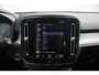 Volvo XC40 T2 129PK AUT8 Business Pro | Adaptive Cruise & Pilot Assist | Verwarmbare voorstoelen+stuur | AppleCarplay | Semi-elektr. inklapbare trekhaak | Keyless Entry | Park Assist & Camera Achter | DAB+ | Navigatie | 19'' Lichtmetalen wielen |