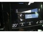 Volvo XC40 T2 129PK AUT8 Business Pro | Adaptive Cruise & Pilot Assist | Verwarmbare voorstoelen+stuur | AppleCarplay | Semi-elektr. inklapbare trekhaak | Keyless Entry | Park Assist & Camera Achter | DAB+ | Navigatie | 19'' Lichtmetalen wielen |