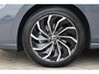 Volkswagen Golf 1.5 TSI Style 130PK / 96kW, Panoramadak, keyless start, navigatie, privacy glas, 17" 'Ventura' LMV, ErgoActive elektrisch verstelbare bestuurdersstoel met geheugen- en massagefunctie, 30 kleurige sfeerverlichting, draadloos Apple Carplay & Android Auto, parkeersensoren voor en achter (PDC), LED Plus koplampen, adaptieve cruise control (ACC), DAB+, elektrisch verstel- en verwarmbare buitenspiegels, 3-zone climatronic etc.