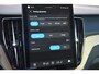 Volvo XC60 T6 Plug-in hybrid AWD Plus Dark | Panoramadak | Trekhaak | Head up display | 360 graden camera | Premium audio by Harman Kardon | Verwarmbare voorstoelen stuurwiel en achterbank