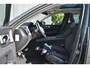 Volvo XC60 T6 Plug-in hybrid AWD Plus Dark | Panoramadak | Trekhaak | Head up display | 360 graden camera | Premium audio by Harman Kardon | Verwarmbare voorstoelen stuurwiel en achterbank