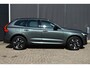 Volvo XC60 T6 Plug-in hybrid AWD Plus Dark | Panoramadak | Trekhaak | Head up display | 360 graden camera | Premium audio by Harman Kardon | Verwarmbare voorstoelen stuurwiel en achterbank