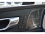 Volvo XC60 T6 Plug-in hybrid AWD Plus Dark | Panoramadak | Trekhaak | Head up display | 360 graden camera | Premium audio by Harman Kardon | Verwarmbare voorstoelen stuurwiel en achterbank