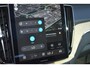 Volvo XC60 T6 Plug-in hybrid AWD Plus Dark | Panoramadak | Trekhaak | Head up display | 360 graden camera | Premium audio by Harman Kardon | Verwarmbare voorstoelen stuurwiel en achterbank