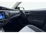 Toyota Auris 1.8 Hybrid Dynamic | Navigatie | Trekhaak | Climate Control | Cruise Control | Camera | Armsteun | Voorstoelen in hoogte verstelbaar
