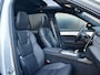 Volvo XC90 2.0 T8 Plug-in hybrid AWD Plus Dark | 7 Persoons | Stuurwiel verwarming | Trekhaak l Schuif- /kantel Pano l 360 cam l 21"
