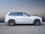 Volvo XC90 2.0 T8 Plug-in hybrid AWD Plus Dark | 7 Persoons | Stuurwiel verwarming | Trekhaak l Schuif- /kantel Pano l 360 cam l 21"