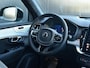 Volvo XC90 2.0 T8 Plug-in hybrid AWD Plus Dark | 7 Persoons | Stuurwiel verwarming | Trekhaak l Schuif- /kantel Pano l 360 cam l 21"