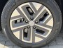 Hyundai Kona Electric EV Comfort 39 kWh / SOH 99,8% / 3 fase Laden/ 8 jaar Batterijgarantie/ Fabrieksgarantie tot 04-2027 / Dealer onderhouden / Batterijgarantie tot 04-2030 / WLTP 305 km stad 435 km / CSS snelladen / Warmtepomp / Stuur- & Stoelverwarming / Achteruitrijcamera / Apple Carplay Android Auto /