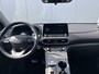 Hyundai Kona Electric EV Comfort 39 kWh / SOH 99,8% / 3 fase Laden/ 8 jaar Batterijgarantie/ Fabrieksgarantie tot 04-2027 / Dealer onderhouden / Batterijgarantie tot 04-2030 / WLTP 305 km stad 435 km / CSS snelladen / Warmtepomp / Stuur- & Stoelverwarming / Achteruitrijcamera / Apple Carplay Android Auto /