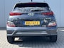 Hyundai Kona Electric EV Comfort 39 kWh / SOH 99,8% / 3 fase Laden/ 8 jaar Batterijgarantie/ Fabrieksgarantie tot 04-2027 / Dealer onderhouden / Batterijgarantie tot 04-2030 / WLTP 305 km stad 435 km / CSS snelladen / Warmtepomp / Stuur- & Stoelverwarming / Achteruitrijcamera / Apple Carplay Android Auto /