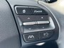 Hyundai Kona Electric EV Comfort 39 kWh / SOH 99,8% / 3 fase Laden/ 8 jaar Batterijgarantie/ Fabrieksgarantie tot 04-2027 / Dealer onderhouden / Batterijgarantie tot 04-2030 / WLTP 305 km stad 435 km / CSS snelladen / Warmtepomp / Stuur- & Stoelverwarming / Achteruitrijcamera / Apple Carplay Android Auto /