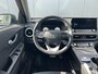 Hyundai Kona Electric EV Comfort 39 kWh / SOH 99,8% / 3 fase Laden/ 8 jaar Batterijgarantie/ Fabrieksgarantie tot 04-2027 / Dealer onderhouden / Batterijgarantie tot 04-2030 / WLTP 305 km stad 435 km / CSS snelladen / Warmtepomp / Stuur- & Stoelverwarming / Achteruitrijcamera / Apple Carplay Android Auto /