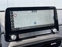 Hyundai Kona Electric EV Comfort 39 kWh / SOH 99,8% / 3 fase Laden/ 8 jaar Batterijgarantie/ Fabrieksgarantie tot 04-2027 / Dealer onderhouden / Batterijgarantie tot 04-2030 / WLTP 305 km stad 435 km / CSS snelladen / Warmtepomp / Stuur- & Stoelverwarming / Achteruitrijcamera / Apple Carplay Android Auto /