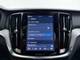 Volvo V60 T8 455pk AWD Ultra Dark Performance Edition / 20 Inch / Heico verlaagd / Stylingkit / Schuif-dak / H&K Audio / Getint glas.