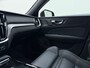 Volvo V60 T8 455pk AWD Ultra Dark Performance Edition / 20 Inch / Heico verlaagd / Stylingkit / Schuif-dak / H&K Audio / Getint glas.