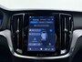Volvo V60 T8 455pk AWD Ultra Dark Performance Edition / 20 Inch / Heico verlaagd / Stylingkit / Schuif-dak / H&K Audio / Getint glas.