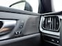 Volvo V60 T8 455pk AWD Ultra Dark Performance Edition / 20 Inch / Heico verlaagd / Stylingkit / Schuif-dak / H&K Audio / Getint glas.