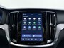 Volvo V60 T8 455pk AWD Ultra Dark Performance Edition / 20 Inch / Heico verlaagd / Stylingkit / Schuif-dak / H&K Audio / Getint glas.