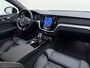 Volvo V60 T8 455pk AWD Ultra Dark Performance Edition / 20 Inch / Heico verlaagd / Stylingkit / Schuif-dak / H&K Audio / Getint glas.