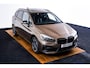 BMW 2-Serie Active Tourer 218i Executive Sport Line - Panormadak - Trekhaak - Elektrische achterklep - PDC voor/achter - Cruise Control - Active Guard - Sportstoelen - Verstelbare achterbank - Armsteun voor -