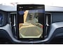 Volvo XC60 T8 AWD 455PK Plug-in Hybrid Ultra Black Edition | HUD | Luchtvering | Panodak | H&K | 360 Camera | 21"LMV | Stoelverwarming