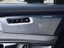 Volvo XC90 2.0 T8 Plug-in hybrid AWD Plus Dark | 7 Persoons | Stuurwiel verwarming | Trekhaak l Schuif- /kantel Pano l 360 cam l 22"