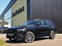 Volvo XC90 2.0 T8 Plug-in hybrid AWD Plus Dark | 7 Persoons | Stuurwiel verwarming | Trekhaak l Schuif- /kantel Pano l 360 cam l 22"