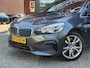 BMW 2-Serie Active Tourer 225xe iPerformance Executive // NAVI // CAMERA // HEAD UP DISPLAY // PANO SCHUIF-KANTEL DAK // CLIMA // CRUISE // STOELVERWARMING //