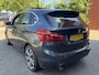 BMW 2-Serie Active Tourer 225xe iPerformance Executive // NAVI // CAMERA // HEAD UP DISPLAY // PANO SCHUIF-KANTEL DAK // CLIMA // CRUISE // STOELVERWARMING //