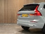 Volvo XC60 T6 AWD Recharge Plus Bright | Trekhaak | Adaptieve Cruise Control Stoelverwarming voor+achter | Stuurwielverwarming | Schuifdak | Parkeercamera | Pilot Assist | Elektrische voorstoelen geheugen | Lederen bekleding | Zitting verlenging voorstoelen | 19 Inch | Google Infotainment | Keyless Drive | Parkeersensoren voor+achter | Privacy Glass | Elektrisch bedienbare achterklep | DAB Radio | Apple Carplay/Android Auto | Draadloos telefoon opladen | Volvo On Call met mobiele App functie | Vapour Grey Metallic |
