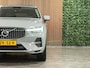 Volvo XC60 T6 AWD Recharge Plus Bright | Trekhaak | Adaptieve Cruise Control Stoelverwarming voor+achter | Stuurwielverwarming | Schuifdak | Parkeercamera | Pilot Assist | Elektrische voorstoelen geheugen | Lederen bekleding | Zitting verlenging voorstoelen | 19 Inch | Google Infotainment | Keyless Drive | Parkeersensoren voor+achter | Privacy Glass | Elektrisch bedienbare achterklep | DAB Radio | Apple Carplay/Android Auto | Draadloos telefoon opladen | Volvo On Call met mobiele App functie | Vapour Grey Metallic |