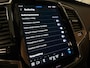 Volvo XC90 T8 AWD Recharge Bright Long Range | Trekhaak | Harman Kardon | 455pk | Adaptieve Cruise Control | Stoelverwarming voor+achter | Stuurwielverwarming | Parkeercamera | Full LED Meesturende koplampen | Pilot Assist | BLIS Dode Hoek Detectie | Elektrische voorstoelen geheugen | Lederen bekleding | Zitting verlenging voorstoelen | 20 Inch | Google Infotainment | Keyless Drive | Privacy Glass | Elektrisch bedienbare achterklep | Geïntegreerd kinderzitje achterin | Verlichte instaplijsten | 7-Persoons | 4-Zone Climate Control | Draadloos telefoon opladen | DAB Radio | Apple Carplay/Android Auto | Volvo On Call met mobiele App functie | Thunder Grey Metallic |