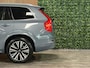 Volvo XC90 T8 AWD Recharge Bright Long Range | Trekhaak | Harman Kardon | 455pk | Adaptieve Cruise Control | Stoelverwarming voor+achter | Stuurwielverwarming | Parkeercamera | Full LED Meesturende koplampen | Pilot Assist | BLIS Dode Hoek Detectie | Elektrische voorstoelen geheugen | Lederen bekleding | Zitting verlenging voorstoelen | 20 Inch | Google Infotainment | Keyless Drive | Privacy Glass | Elektrisch bedienbare achterklep | Geïntegreerd kinderzitje achterin | Verlichte instaplijsten | 7-Persoons | 4-Zone Climate Control | Draadloos telefoon opladen | DAB Radio | Apple Carplay/Android Auto | Volvo On Call met mobiele App functie | Thunder Grey Metallic |
