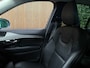 Volvo XC90 T8 AWD Recharge Bright Long Range | Trekhaak | Harman Kardon | 455pk | Adaptieve Cruise Control | Stoelverwarming voor+achter | Stuurwielverwarming | Parkeercamera | Full LED Meesturende koplampen | Pilot Assist | BLIS Dode Hoek Detectie | Elektrische voorstoelen geheugen | Lederen bekleding | Zitting verlenging voorstoelen | 20 Inch | Google Infotainment | Keyless Drive | Privacy Glass | Elektrisch bedienbare achterklep | Geïntegreerd kinderzitje achterin | Verlichte instaplijsten | 7-Persoons | 4-Zone Climate Control | Draadloos telefoon opladen | DAB Radio | Apple Carplay/Android Auto | Volvo On Call met mobiele App functie | Thunder Grey Metallic |