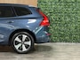 Volvo XC60 T6 AWD Recharge Plus Dark | Harman Kardon | All Season banden | Adaptieve Cruise Control | Stoelverwarming voor+achter | Stuurwielverwarming | Parkeercamera | Standkachel met Volvo On Call App | Full LED Meesturende koplampen | Pilot Assist | Elektrische voorstoelen geheugen | Lederen bekleding | Zitting verlenging voorstoelen | Schuifdak | Parkeercamera | Google Infotainment | 19 Inch | Keyless Drive | Parkeersensoren voor+achter | Privacy Glass | DAB Radio | Apple Carplay/Android Auto | Draadloos telefoon opladen | Volvo On Call met mobiele App functie | Denim Blue Metallic |